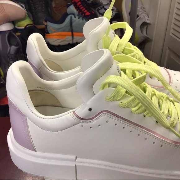 STUART WEITZMAN Leather Sneaker. - Picture 5 of 16